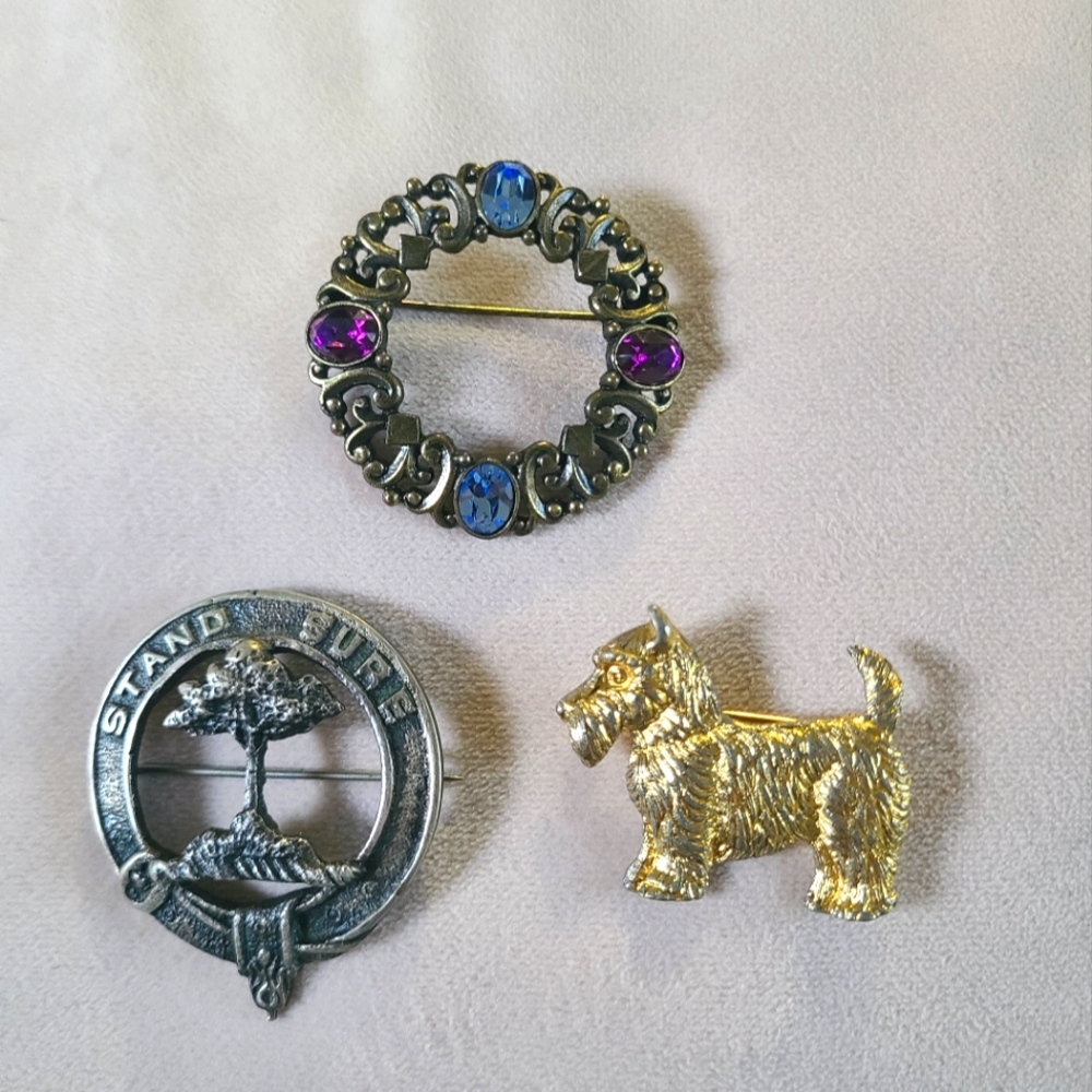 Lot Of Gold Vintage Scottish Brooches
